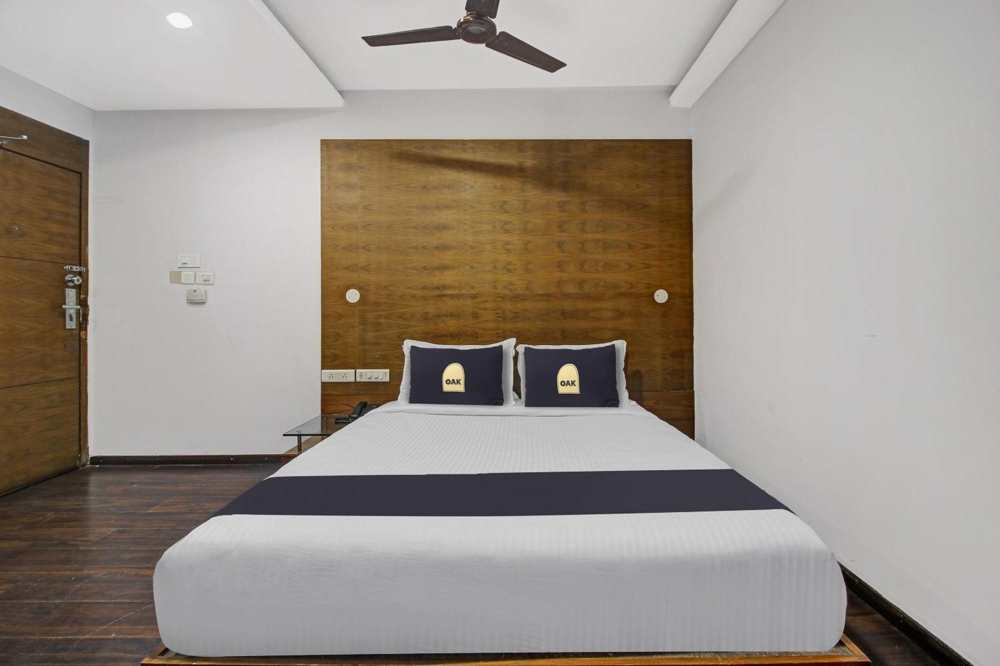 Townhouse Oak The Margi Hotel Near Yosufguda Metro Station Гайдарабад Екстер'єр фото