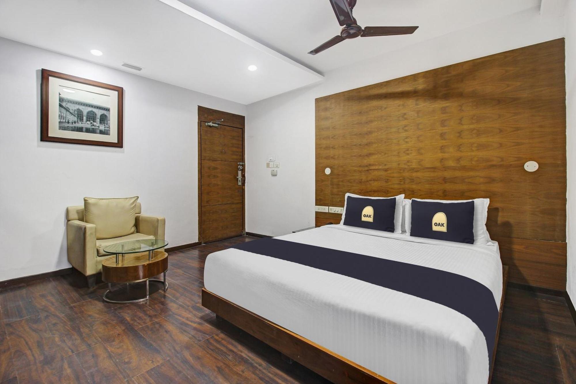 Townhouse Oak The Margi Hotel Near Yosufguda Metro Station Гайдарабад Екстер'єр фото