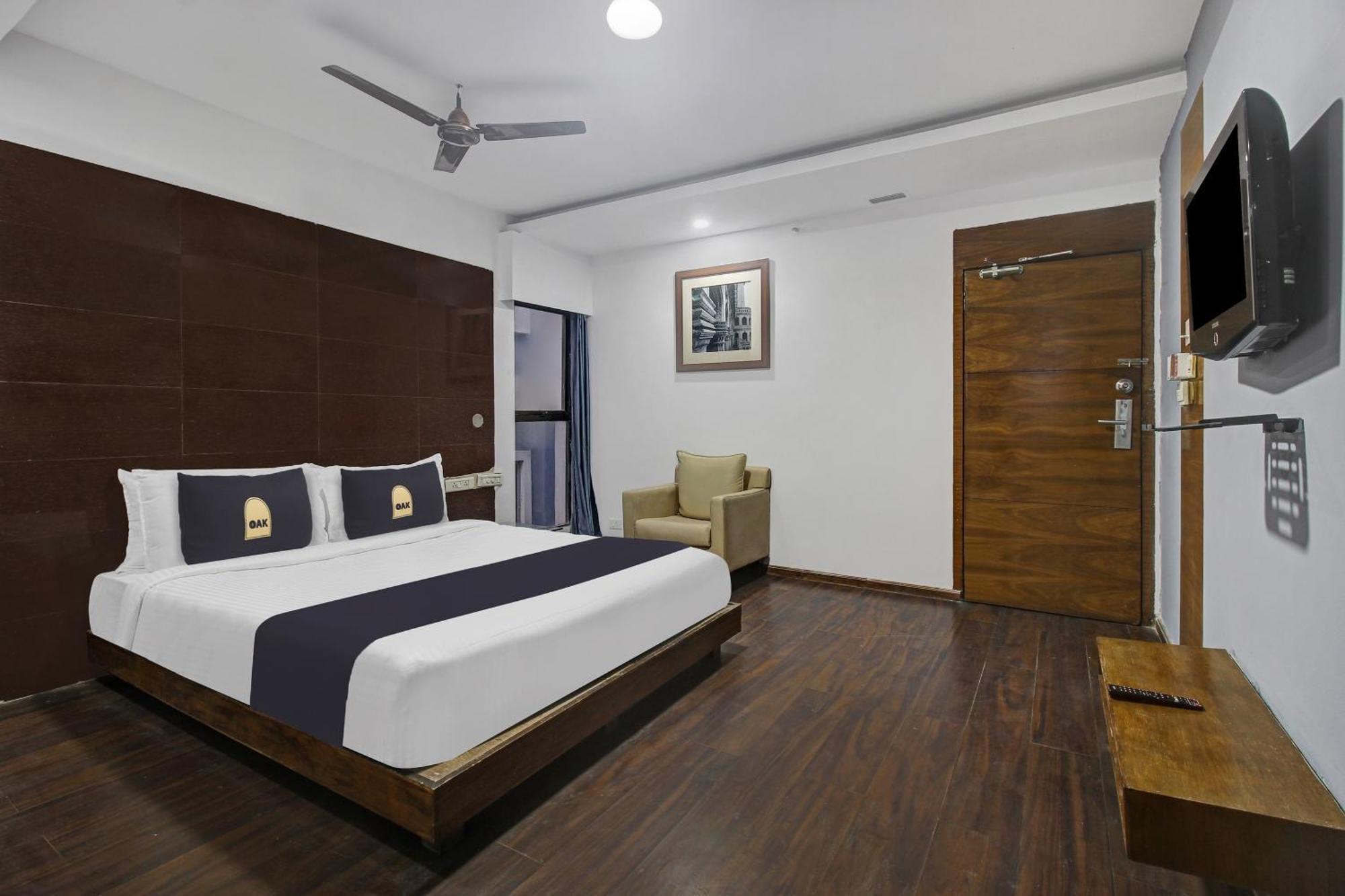 Townhouse Oak The Margi Hotel Near Yosufguda Metro Station Гайдарабад Екстер'єр фото