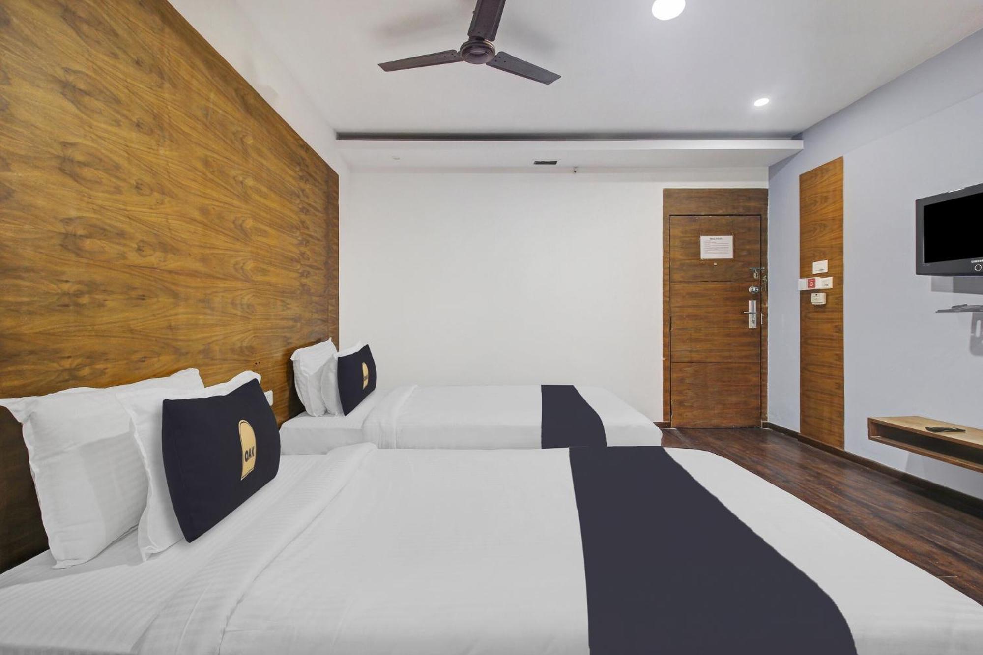 Townhouse Oak The Margi Hotel Near Yosufguda Metro Station Гайдарабад Екстер'єр фото