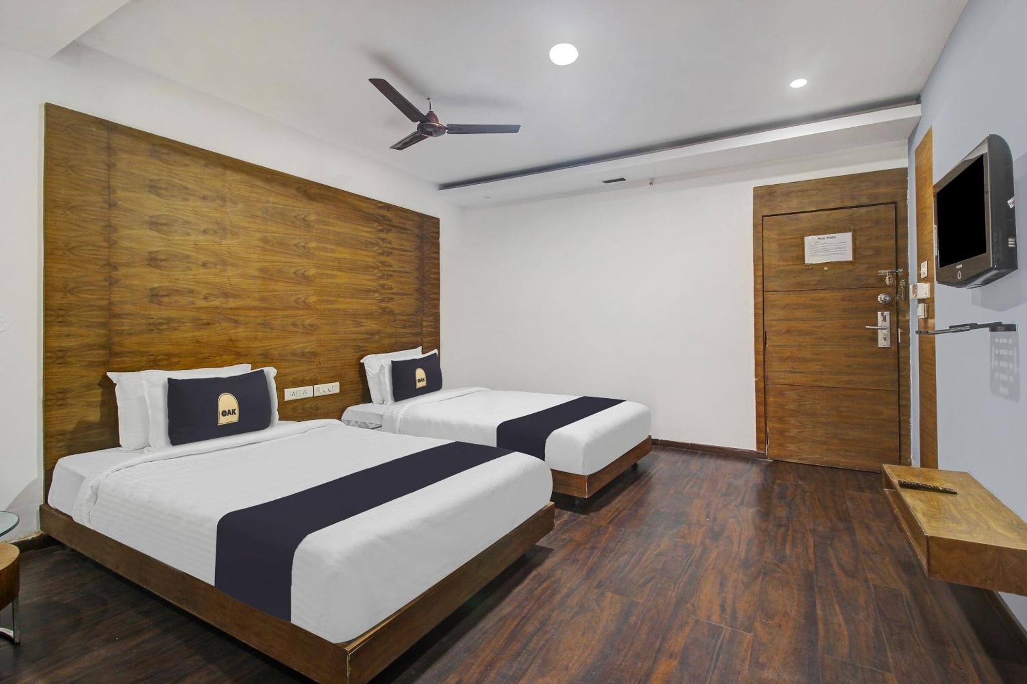 Townhouse Oak The Margi Hotel Near Yosufguda Metro Station Гайдарабад Екстер'єр фото